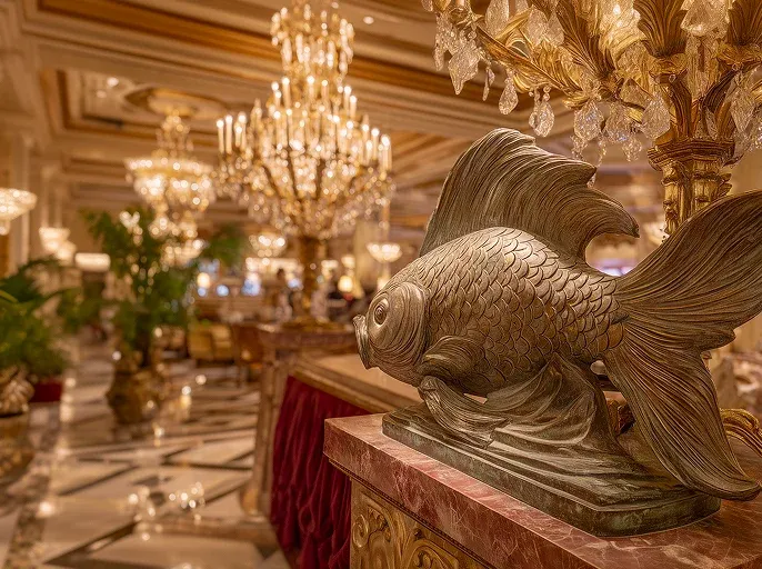 Vegas Now Casino AU rewards Vegas Now Casino AU welcome package and rewards: a gold fish sculpture in a Vegas hall